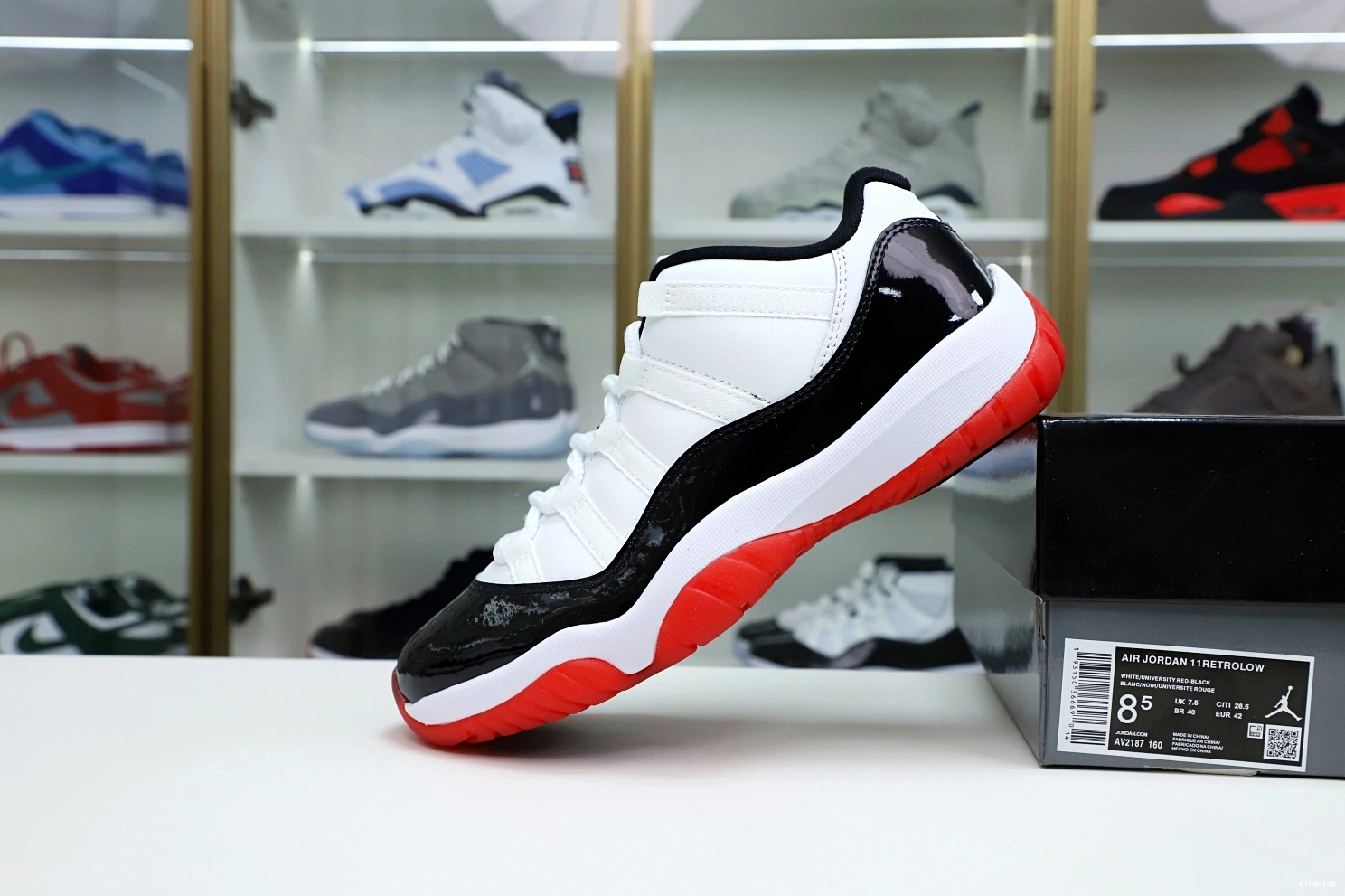 BRED 11 WHITE JORDAN LOW AIR 0317